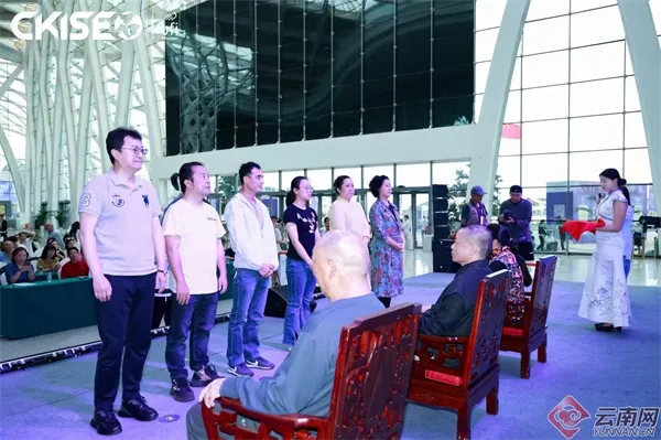 滇派锔瓷大师付忠华再收新徒 非遗传承队伍持续壮大