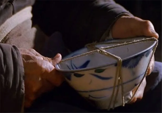 从前慢丨破瓷重圆,碎片逢春,掩埋在旧时光里的锔瓷手艺