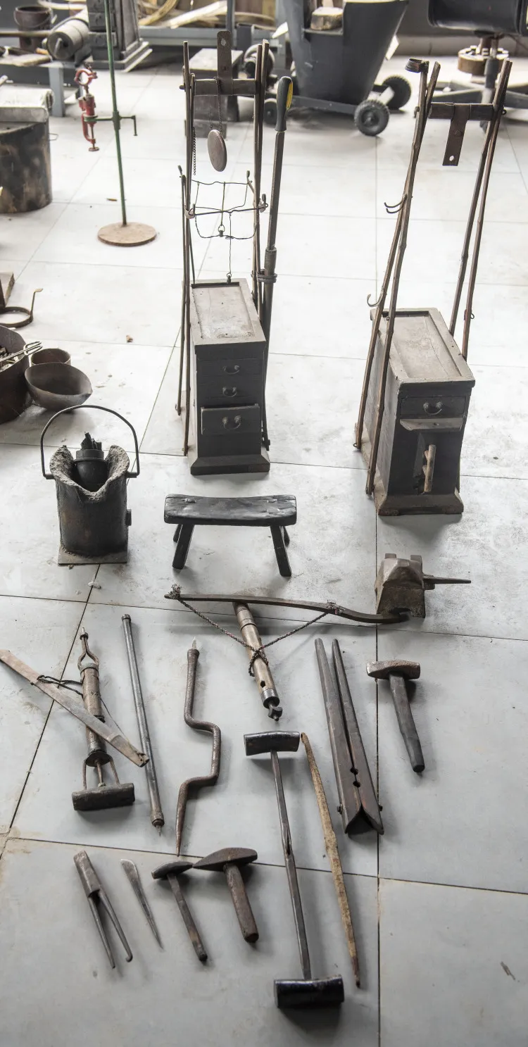 2021年,古陶瓷修复技艺(李氏锔瓷技艺)列入第五批“湖南省非物质文化遗产代表性项目名录”